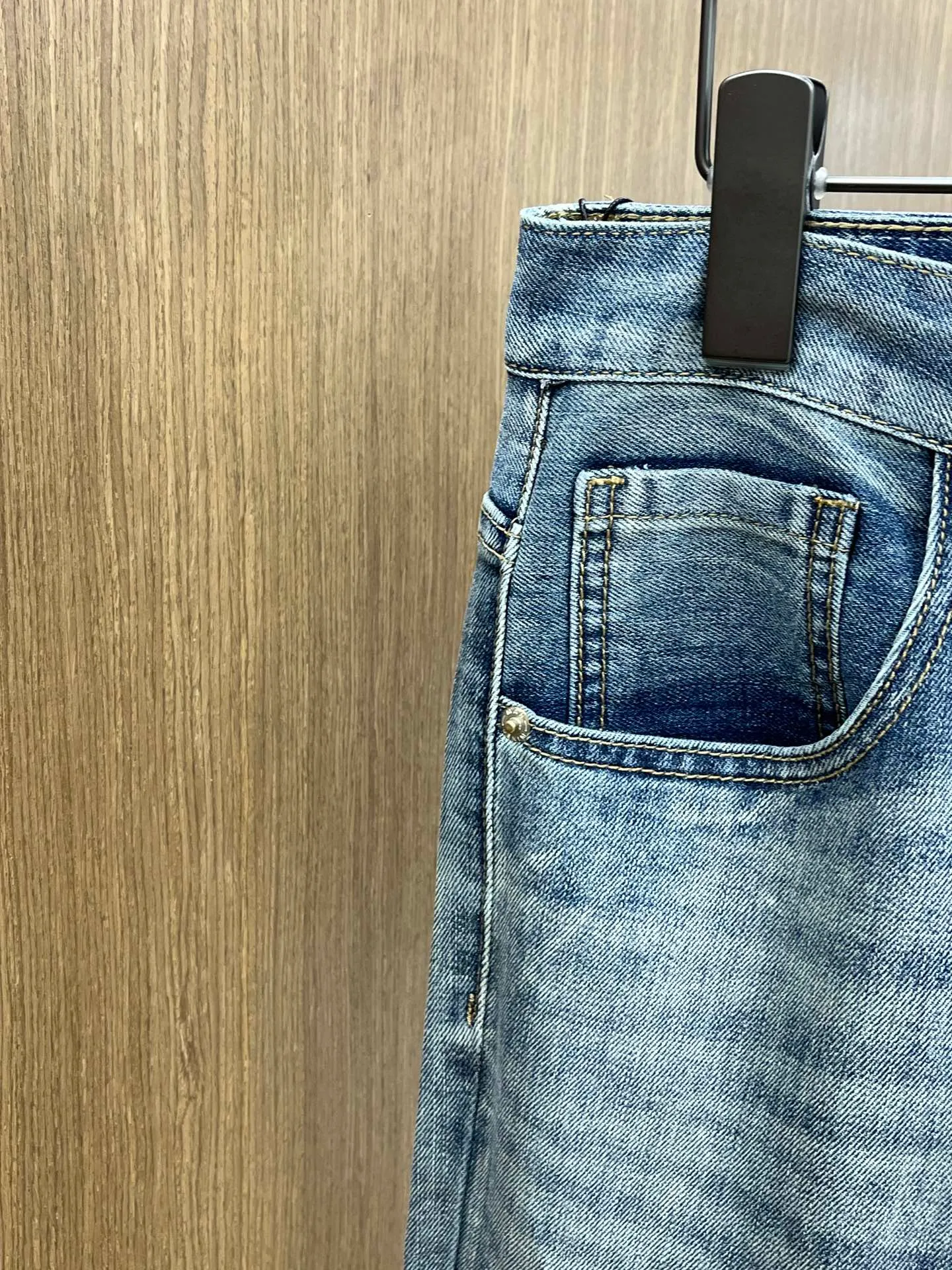 P250 Polo high-end customization 25ss spring and summer new style men's small straight original jeans Early spring new style super soft, stretch fabric, complex handicraft superposition, any washing process will turn into a completely different color effect if you stay for a few seconds longer, so it is more precious, especially durable and taste-resistant... Use the best elastic texture of tannins, genuine leather labels, high-end metal accessories... to create a unique and original jeans style! Original hardware accessories, super correct fit, comfortable and breathable, extremely high-grade, XD counter quality, handsome upper body. Code number: 28-38 no 35 37
